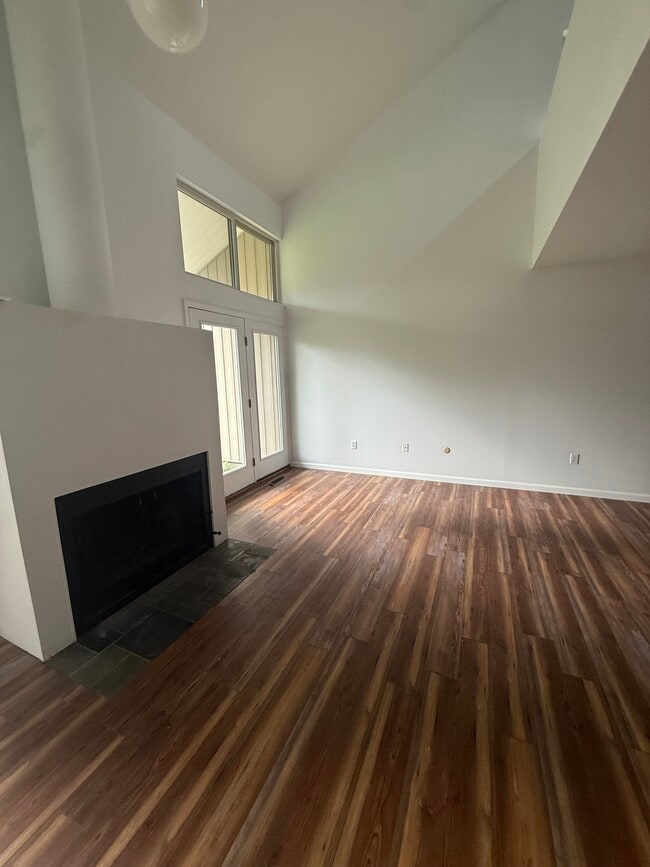 Photo - 1051 Danby Rd Unidad A2
