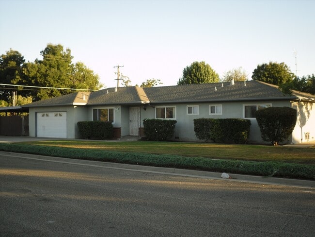 Building Photo - Beautiful Home!!