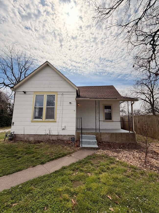 Photo - 408 E 41st St