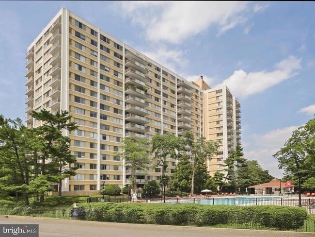 Building Photo - 301 N Beauregard St Unit 1709