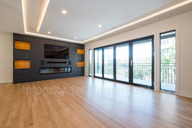 Photo - 611 W 49 St Unit Top Floor