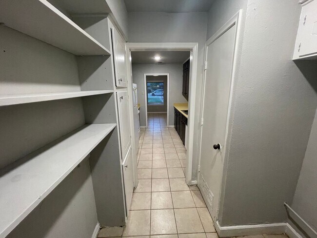 Photo - 930-932 Lindy Court Unidad 930