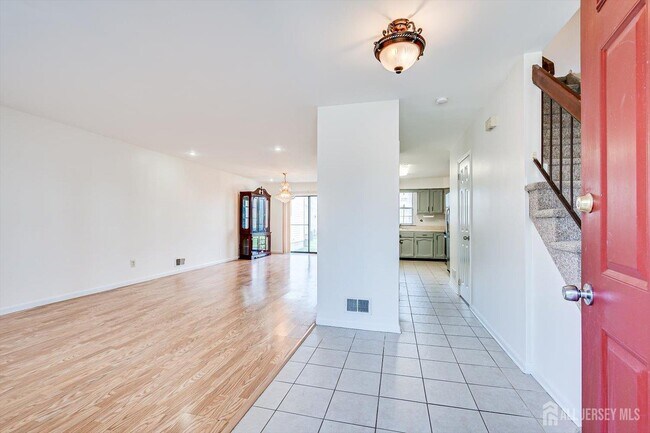 Photo - 404 Maplecrest Rd