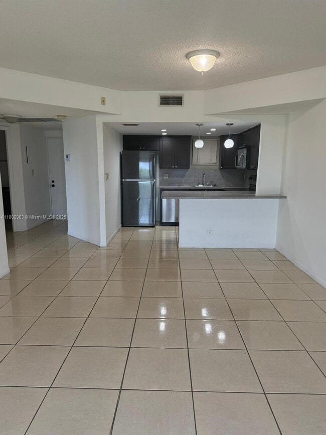 Photo - 8290 Lake Dr Unidad 520 Rental