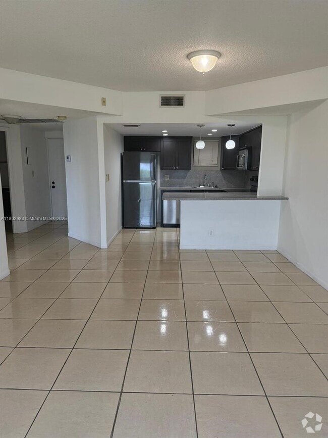 Building Photo - 8290 Lake Dr Unit 520 Rental