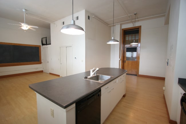 Photo - 100 Broadway Blvd NE Unit 102