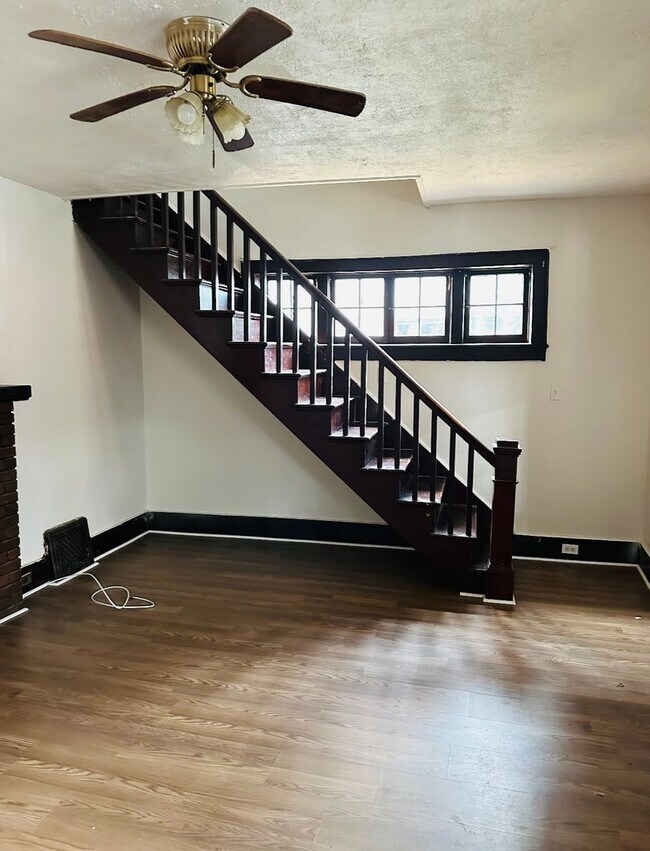 Photo - 14 103rd St Unit 1st Floor Right