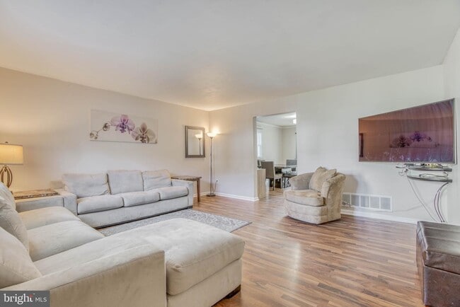 Photo - 9909 Maidbrook Rd