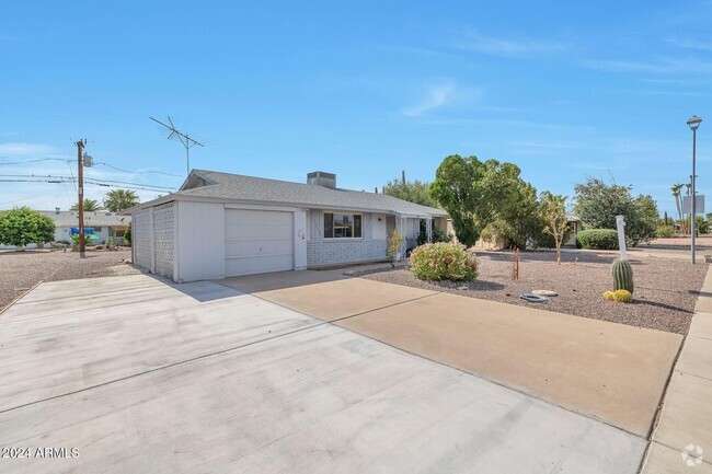 Building Photo - 11029 W Cherry Hills Drive West Rental