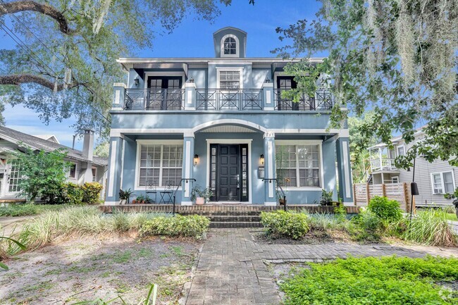 Building Photo - Gorgeous Townhome in Downtown Orlando