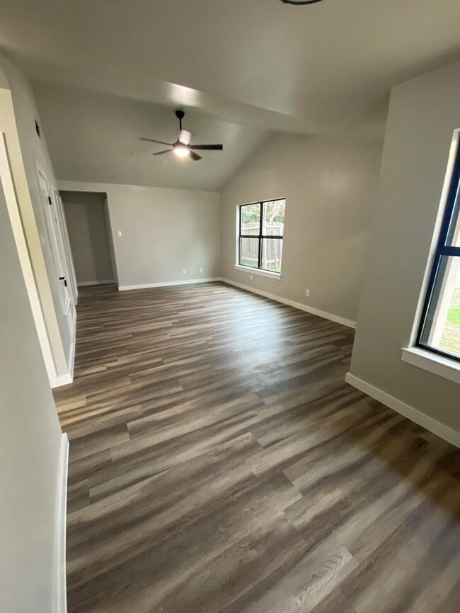 Photo - 518 Wigwam Ln