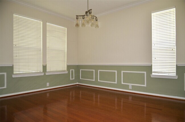 Photo - 218 Heathbrook Ln