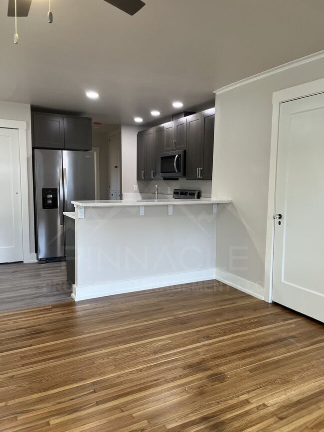 Photo - 1-5 1/2 Chicago Ave Unit 5 1/2 CHICAGO AVE