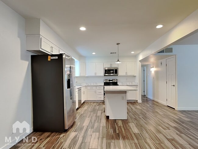 Photo - 1544 W 6th St