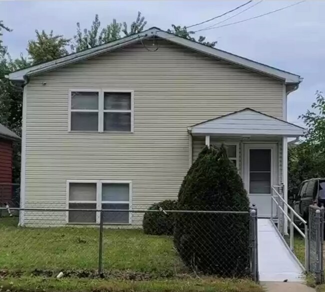 Building Photo - 406 W 3rd St Rental