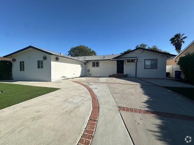 Building Photo - 22230 Strathern St Rental