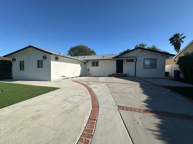 Building Photo - 22230 Strathern St Rental