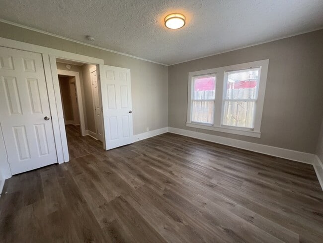 Building Photo - 6913 Avenue L