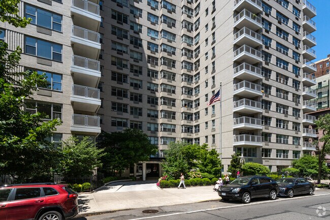 Photo - 2-8 Fifth Ave