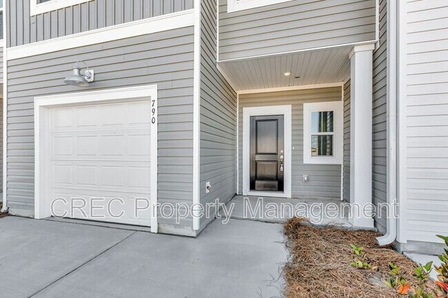 Photo - 790 Ridgley Dr