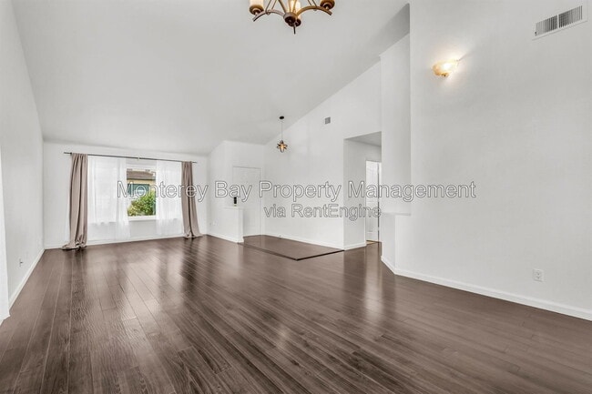 Photo - 383 Hillcrest Ave