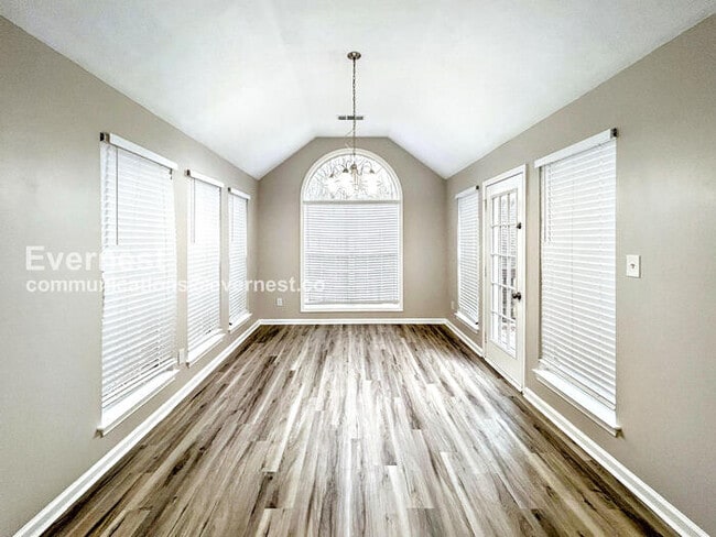 Photo - Limited Time Special Offer / 5-Bedroom Home with Garage / Pet-Friendly / Vouchers Accepted / Avai...