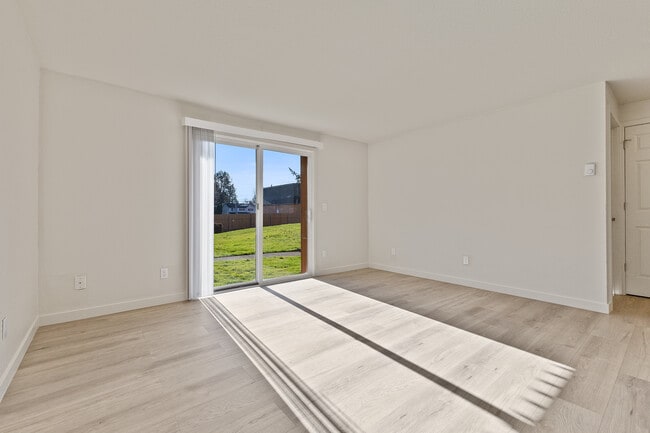 Photo - Crofton Apartments