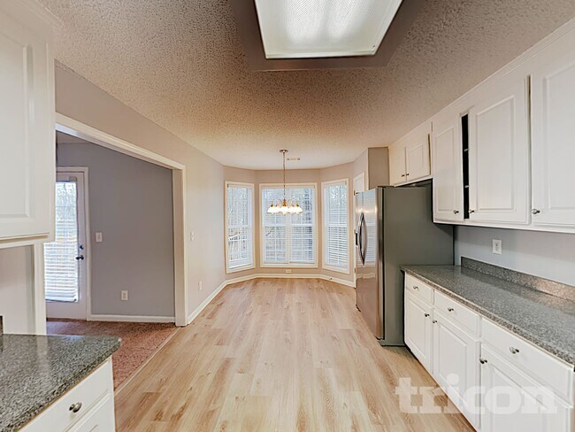 Photo - 227 Cheyenne Way