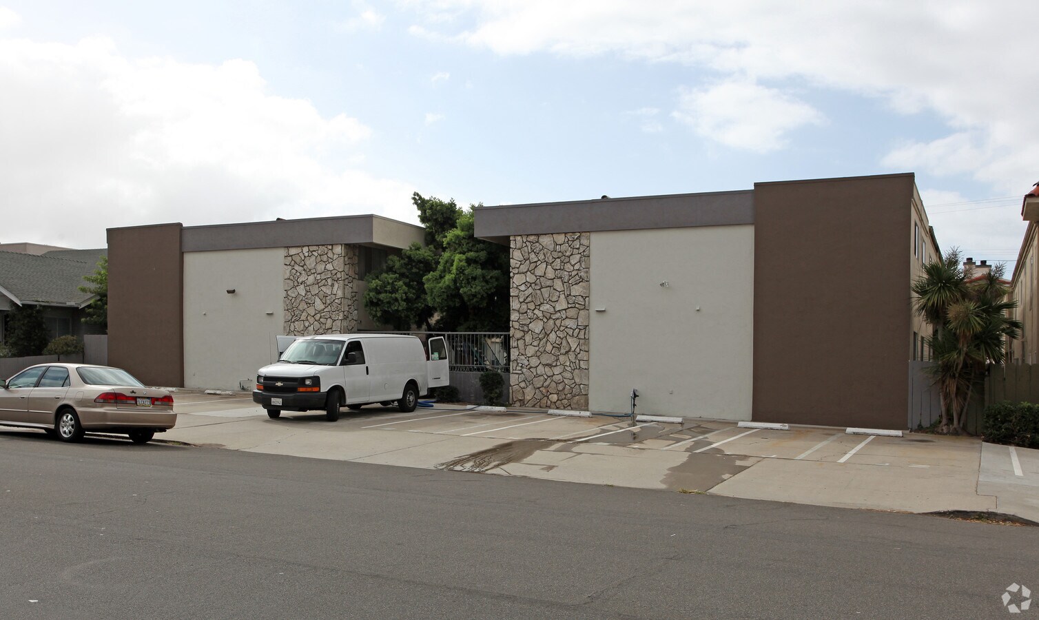 Photo - 1241 Essex St Apartments