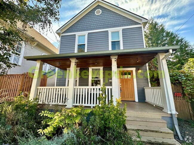 Building Photo - 3-Bedroom House with front porch, back dec...