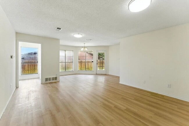 Photo - 6905 W Cleburne Rd