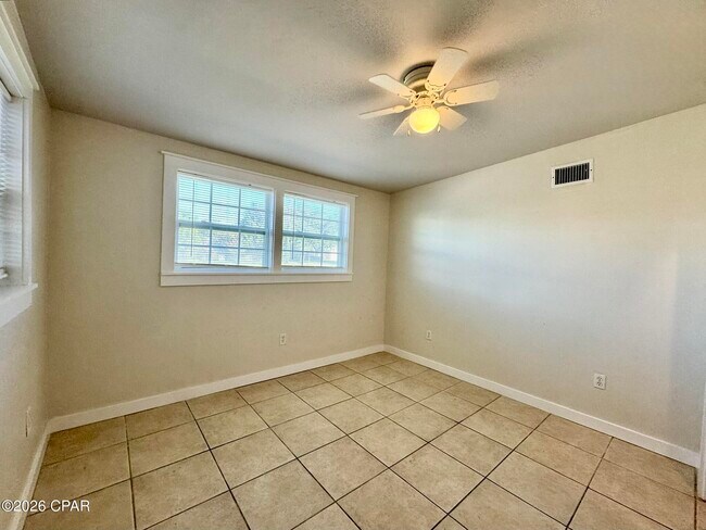 106 N El Centro Blvd