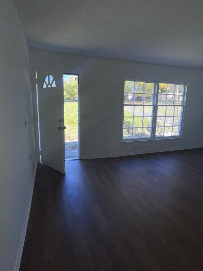 Photo - 1040 Shalimar Dr