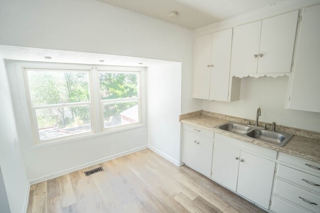 Photo - 2941 S Madison Ave Unit Upstairs