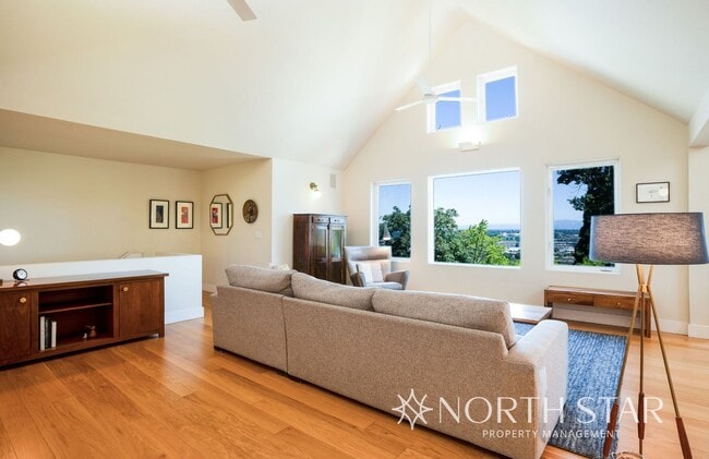 Photo - Stunning Views Close in NW Portland