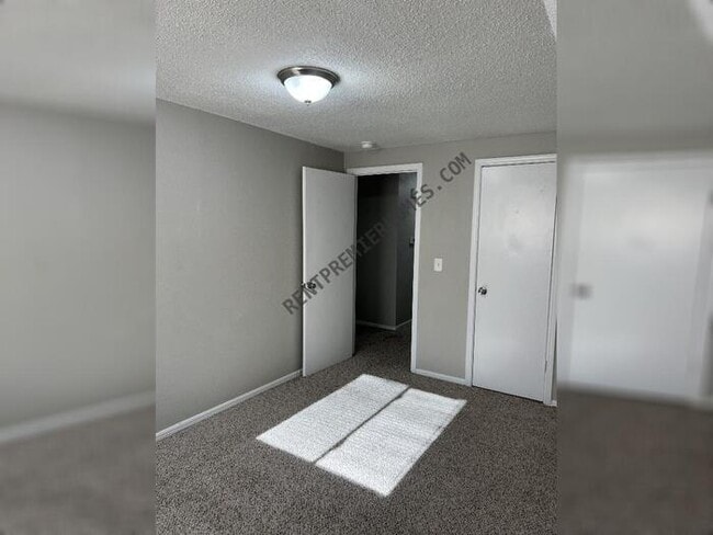 Photo - 981 NW 5th St