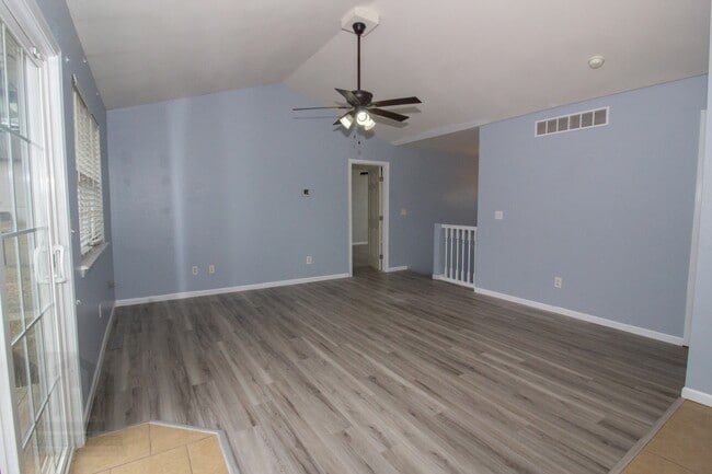 Photo - 21726 Lindsay Ln