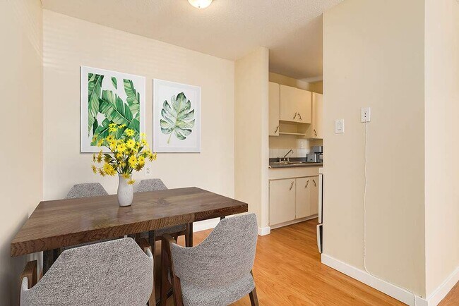 Photo - Canada West Courts