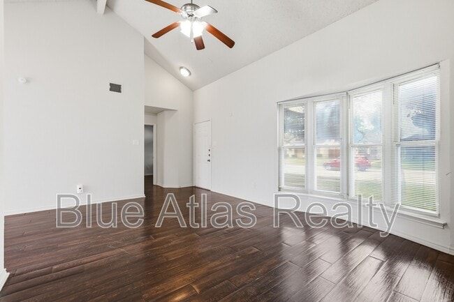 Photo - 1612 Hunterwood Dr