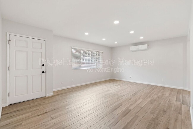 Photo - 4745 Marlborough Dr