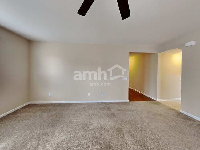 Photo - 207 S Dunnwood Ln