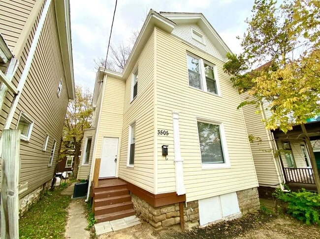 3505 Woodburn Ave