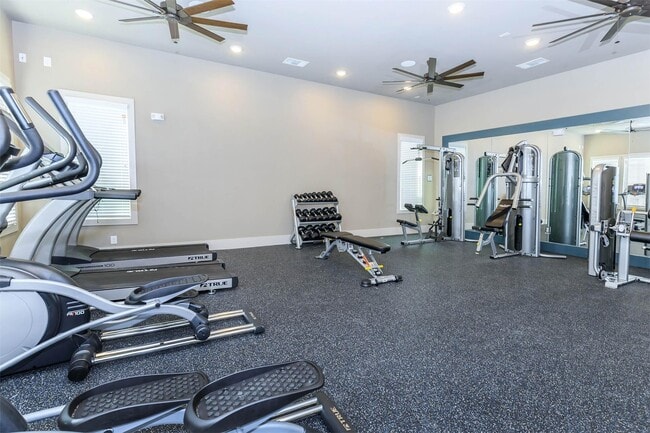 Photo - 4633 Campus Dr