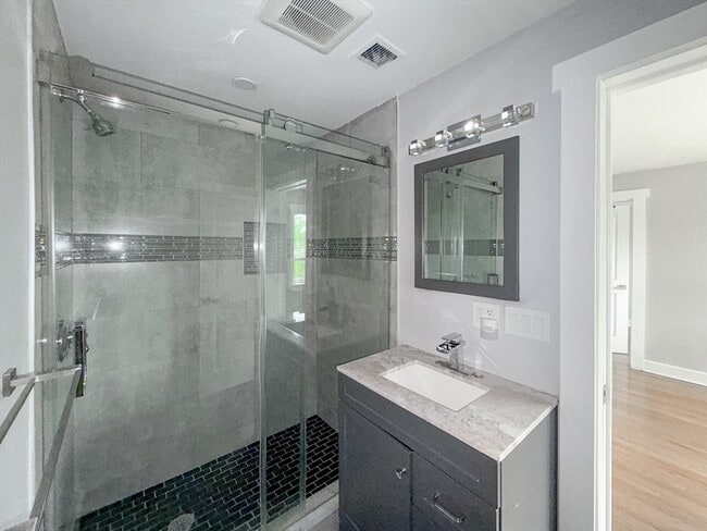 Photo - 468 Salem St Unit 2