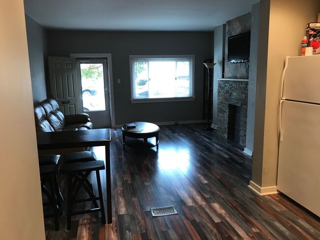 Photo - Modern 3 bed, 2 bath, south side flats rental