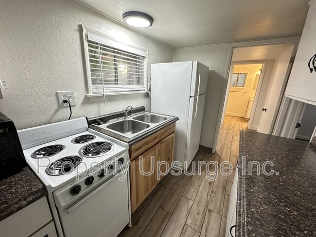 Photo - 1795 School St