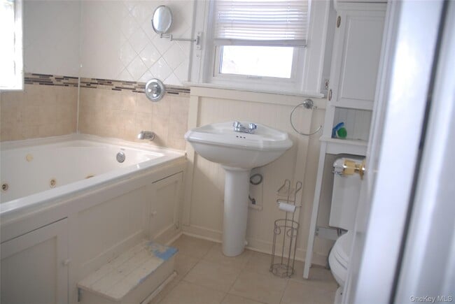 Photo - 1984 Newbridge Rd Unit 2