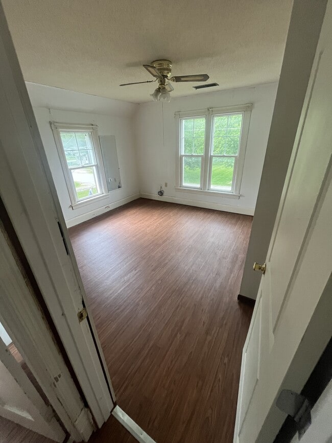 300 Jones St Unit Upper