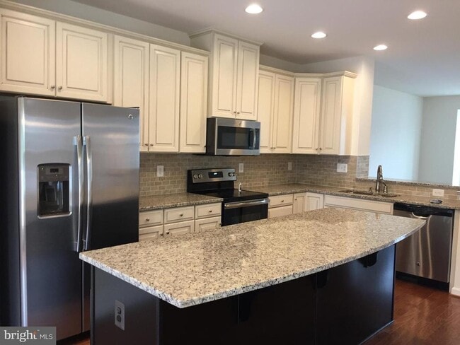 Building Photo - 10749 Hinton Wy