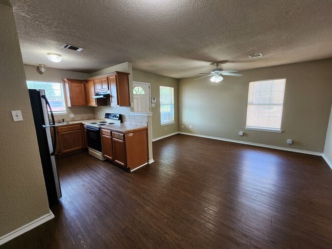 Photo - Roomy 3 Bedroom Duplex In S. Fort Worth Unit 1429 E. Robert St.